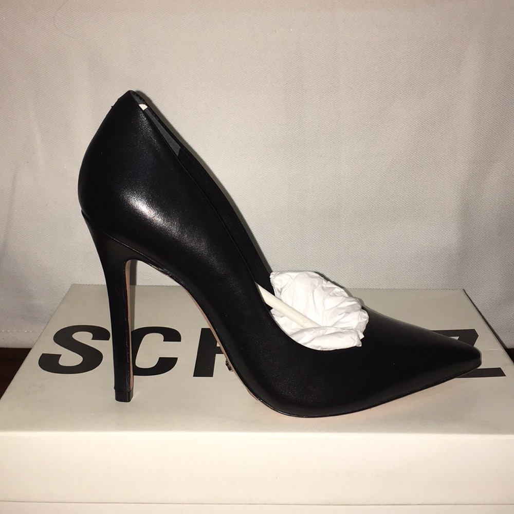 Schutz brand new black leather pump